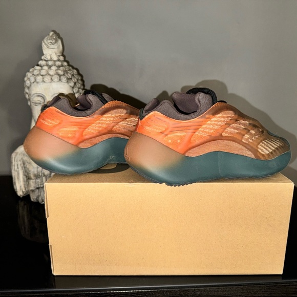 Yeezy 700 V3 cooper en parfaite condition , tres peu portées ! - Picture 2 of 3